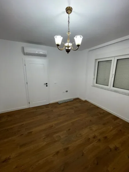 Tirane, jepet me qera apartament 1+1 Kati 3, 67 m² 1.000 € (Stadiumi Kombetar)