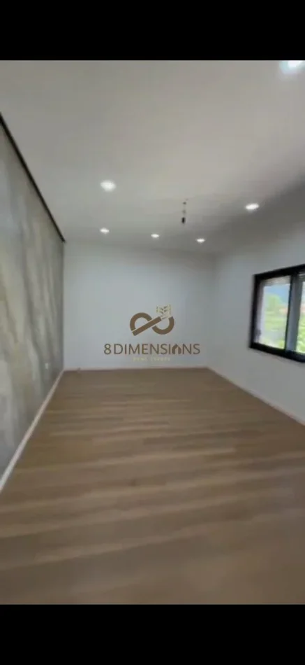 Tirane, jepet me qera ambjent biznesi Kati 3, 80 m² 1.000 € (bllok)