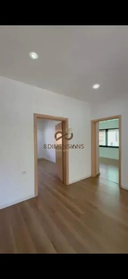 Tirane, jepet me qera ambjent biznesi Kati 3, 80 m² 1.000 € (bllok)