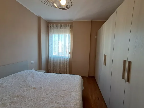 Jepet me qera apartament 2+1+Ballkon Kati 5, 90 m² 400 € (durres lagja 12)
