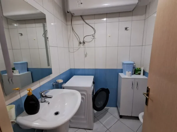 Jepet me qera apartament 2+1+Ballkon Kati 5, 90 m² 400 € (durres lagja 12)