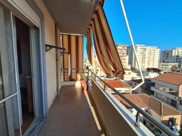 Jepet me qera apartament 2+1+Ballkon Kati 5, 90 m² 400 € (durres lagja 12)