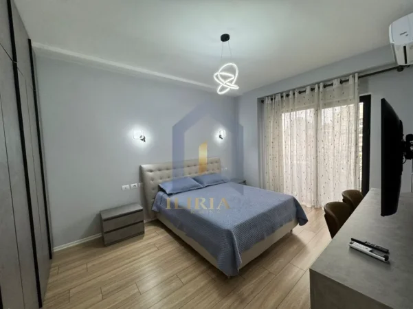 Tirane, jap me qera apartament 3+1+Aneks+Ballkon Kati 5, 130 m² 2.100 € (Apartament 3+1 me qira tek Tirana Graden Building Rruga e Kavajes)