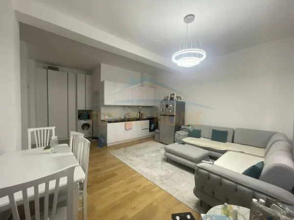 Tirane, shitet apartament 1+1 Kati 1, 80 m² 185.000 € (Shkolla Kuqe)