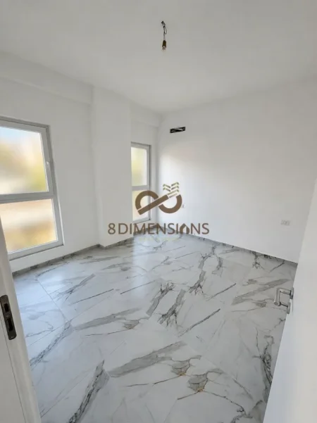 Tirane, jepet me qera zyre Kati 1, 69 m² 500 € (laprake)