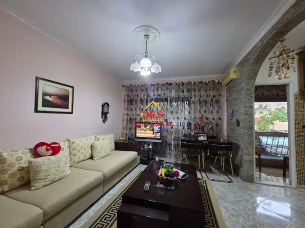 Vlore, shitet apartament 1+1+Ballkon , 57 m² 75.000 € (Rruga Osman Haxhiu)