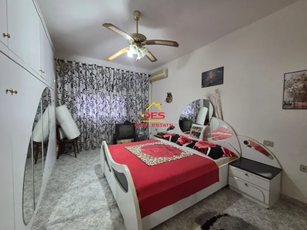 Vlore, shitet apartament 1+1+Ballkon , 57 m² 75.000 € (Rruga Osman Haxhiu)