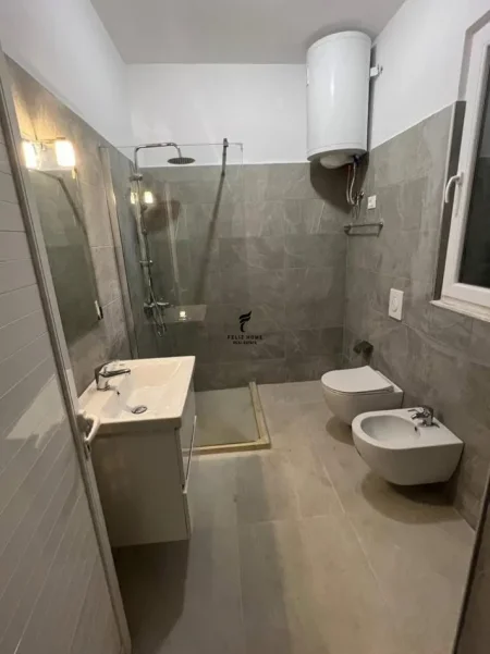 Tirane, jepet me qera apartament 2+1 Kati 2, 55 m² 450 € (SHKOLLA E BASHKUAR)