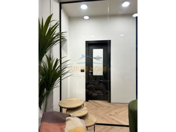 Tirane, jepet me qera ambjent biznesi Kati 1, 122 m² 1.900 € (Rruga e Kavajes)