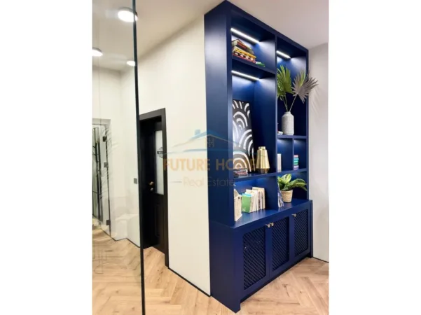 Tirane, jepet me qera ambjent biznesi Kati 1, 122 m² 1.900 € (Rruga e Kavajes)