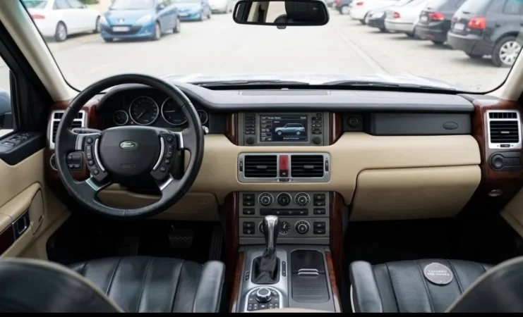 Tirane, shes SUV Range Rover Vogue Nafte, blu automatik Kondicioner 370.000 km 5.500 €