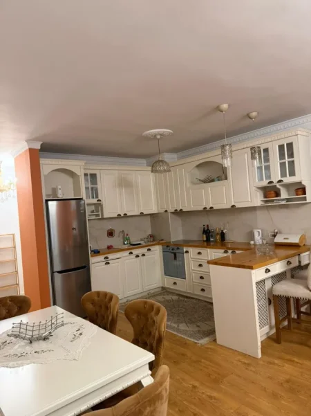 Tirane, jepet me qera apartament 2+1 Kati 6, 110 m² 750 € (kodra e diellit)