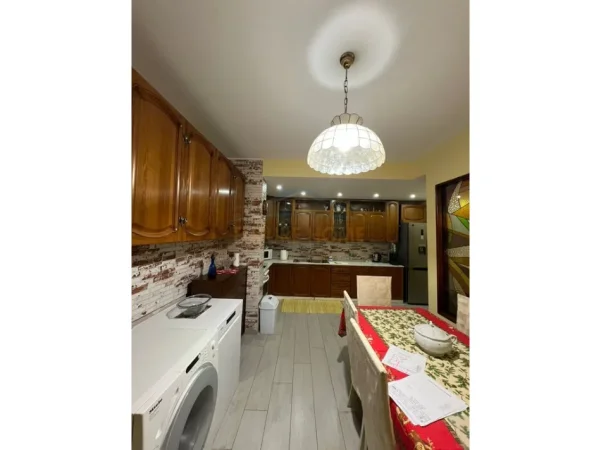 Durres, jepet me qera apartament 3+1+Aneks+Ballkon Kati 10, 228 m² 900 € (Vollga, Durres)