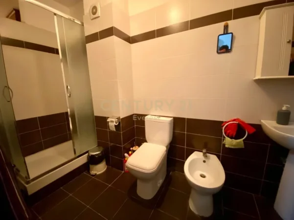 Tirane, shitet apartament 2+1+Ballkon Kati 1, 93 m² 145.000 € 