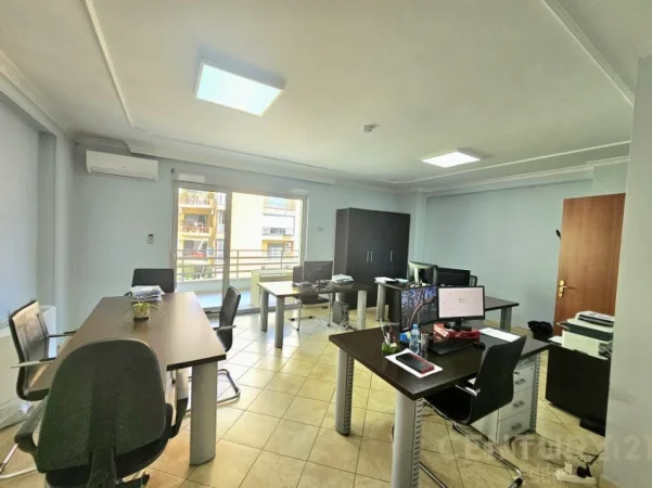 Tirane, jepet me qera zyre Kati 5, 130 m² 1.150 € 