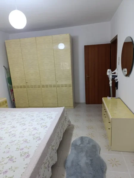 Tirane, jepet me qera apartament 2+1 Kati 1, 74 m² 500 € (Rruga Hamdi Cenojmeri)