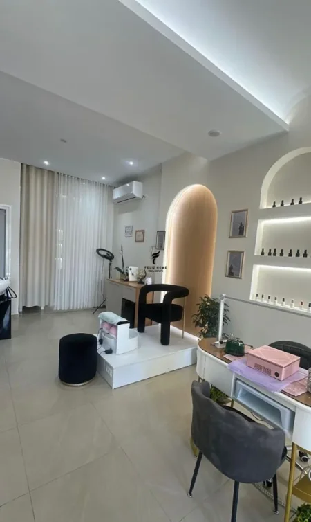 Tirane, jepet me qera ambjent biznesi Kati 1, 50 m² 1.200 € (RRUGA E KAVAJES)