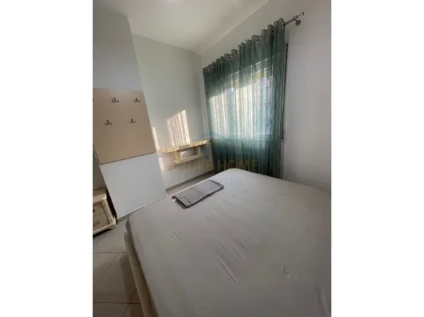 Tirane, jepet me qera apartament 2+1+Ballkon Kati 2, 105 m² 750 € (Komuna e Parisit)