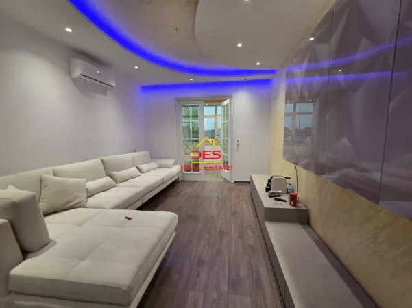 Vlore, shitet 2+1+Ballkon Kati 5, 110 m² 165.000 € (Rruga Rize Salati)