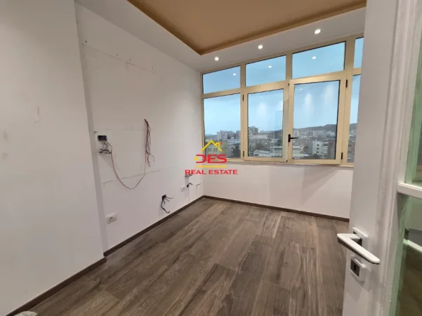 Vlore, shitet 2+1+Ballkon Kati 5, 110 m² 165.000 € (Rruga Rize Salati)