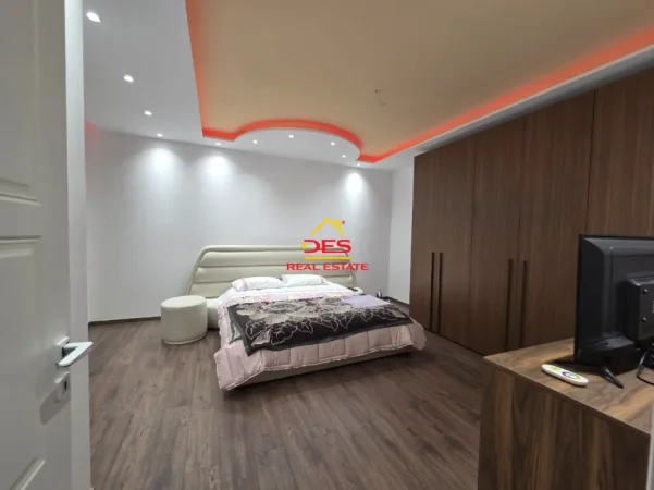 Vlore, shitet 2+1+Ballkon Kati 5, 110 m² 165.000 € (Rruga Rize Salati)