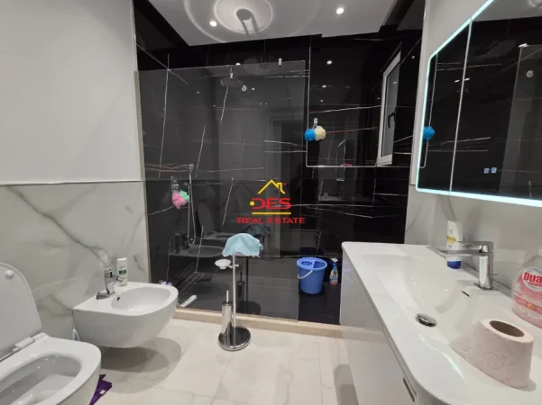 Vlore, shitet 2+1+Ballkon Kati 5, 110 m² 165.000 € (Rruga Rize Salati)