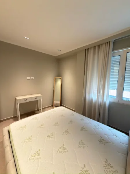 Tirane, jepet me qera 1+1 Kati 6, 600 € 
