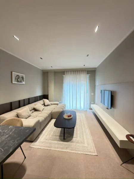 Tirane, jepet me qera 1+1 Kati 6, 600 € 