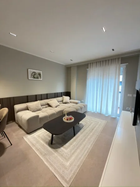 Tirane, jepet me qera 1+1 Kati 6, 600 € 