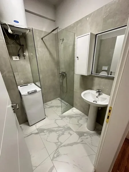 Tirane, jepet me qera apartament 1+1 Kati 1, 66 m² 500 € (Astir)