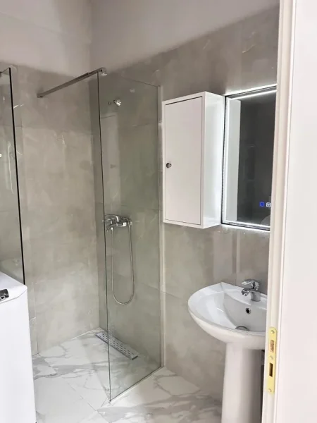 Tirane, jepet me qera apartament 1+1 Kati 1, 66 m² 500 € (Astir)