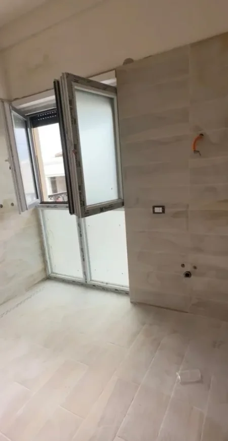 Tirane, shitet apartament 1+1 Kati 2, 77 m² 120.000 € 