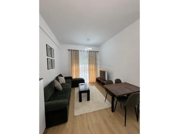 Tirane, jepet me qera apartament 1+1+Ballkon Kati 6, 47 m² 400 € (Kompleksi Kadiu)