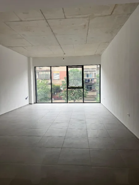Tirane, jepet me qera ambjent biznesi Kati 1, 60 m² 100.000 LEKE (RRUGA E BARRIKADAVE)