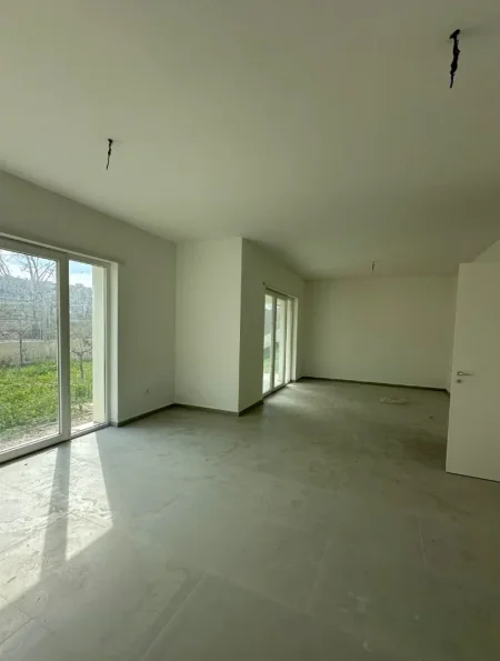 Tirane, shitet Vile , 353 m² 1.050.000 € (teg)