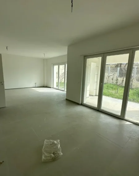 Tirane, shitet Vile , 353 m² 1.050.000 € (teg)