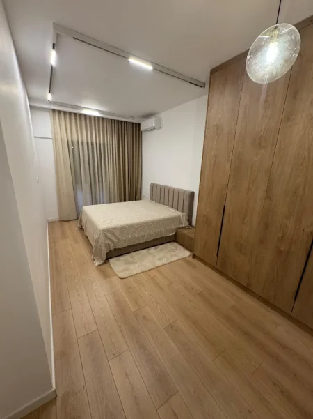 Tirane, jepet me qera apartament 2+1+Ballkon Kati 4, 93 m² 1.200 € 
