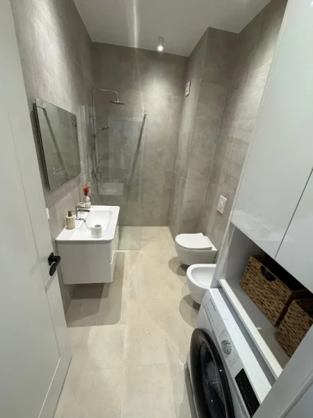 Tirane, jepet me qera apartament 2+1+Ballkon Kati 4, 93 m² 1.200 € 