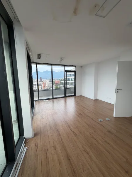 Tirane, jepet me qera zyre Kati 12, 200 m² 3.000 € (Lake View Residence)