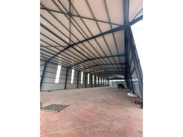 Tirane, jepet me qera magazine , 1.500 m² 4.500 € (Kamez)