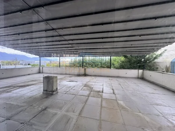 Tirane, jepet me qera Kati 0, 1.000 m² 3.000 € (Kamez)