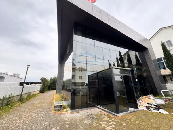 Tirane, jepet me qera Kati 0, 1.000 m² 3.000 € (Kamez)