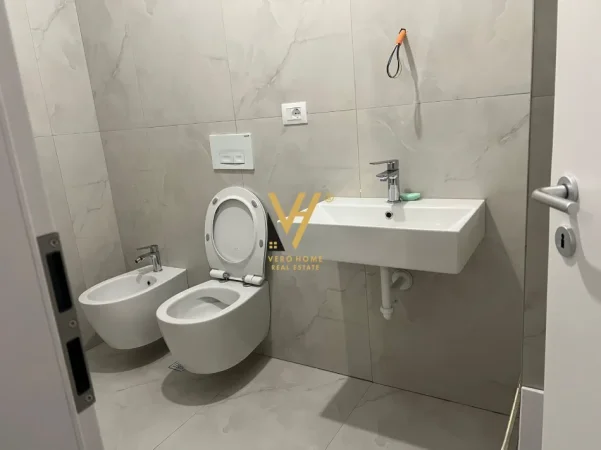Tirane, jepet me qera apartament 1+1+Ballkon Kati 3, 60 m² 400 € (FRESKU)