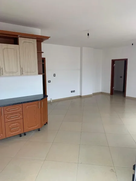 Tirane, jepet me qera apartament 3+1 Kati 6, 130 m² 550 € (Oxhaku)