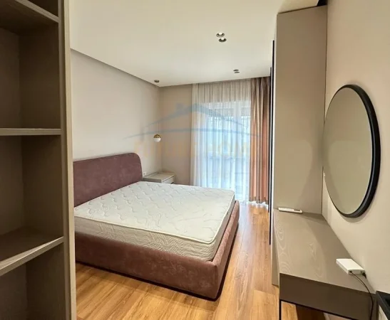 Tirane, jepet me qera apartament 1+1+Ballkon Kati 2, 71 m² 850 € (Shkolla e kuqe)