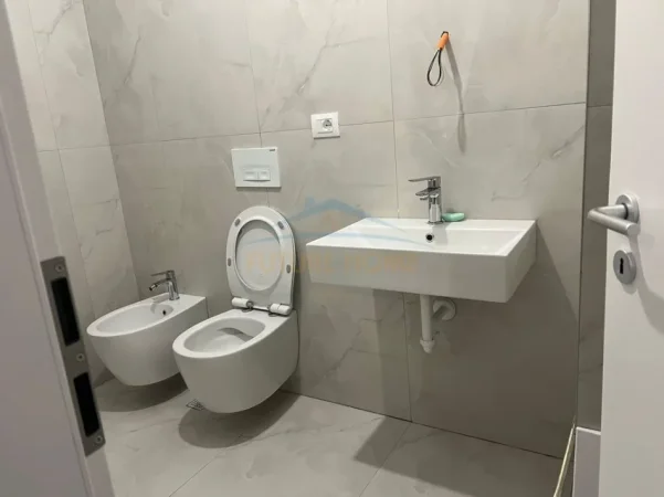 Tirane, jepet me qera apartament 1+1+Ballkon Kati 3, 52 m² 420 € (Rezidenca Oxa)