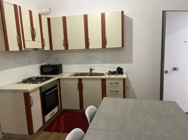 Tirane, jepet me qera apartament 1+1+Ballkon Kati 3, 52 m² 420 € (Rezidenca Oxa)