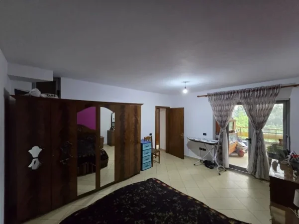 Tirane, jepet me qera apartament 2+1 Kati 2, 110 m² 550 € (PRANE PALLATIT ME SHIGJETA)