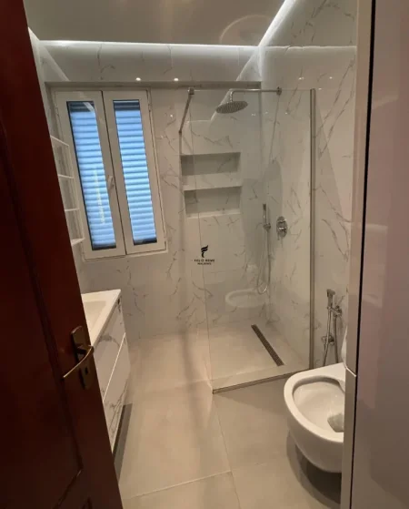 Tirane, jepet me qera apartament 3+1 Kati 3, 150 m² 1.100 € (21 DHJETORI)