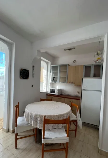 Tirane, jepet me qera apartament 2+1 Kati 4, 85 m² 500 € (PAZARI I RI)